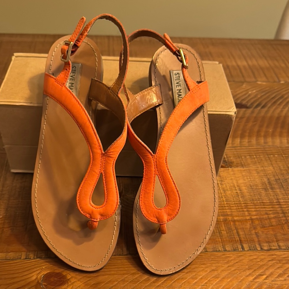 Steve Madden Orange Tan Sandals T-Strap Design -Used women’s 7.5
